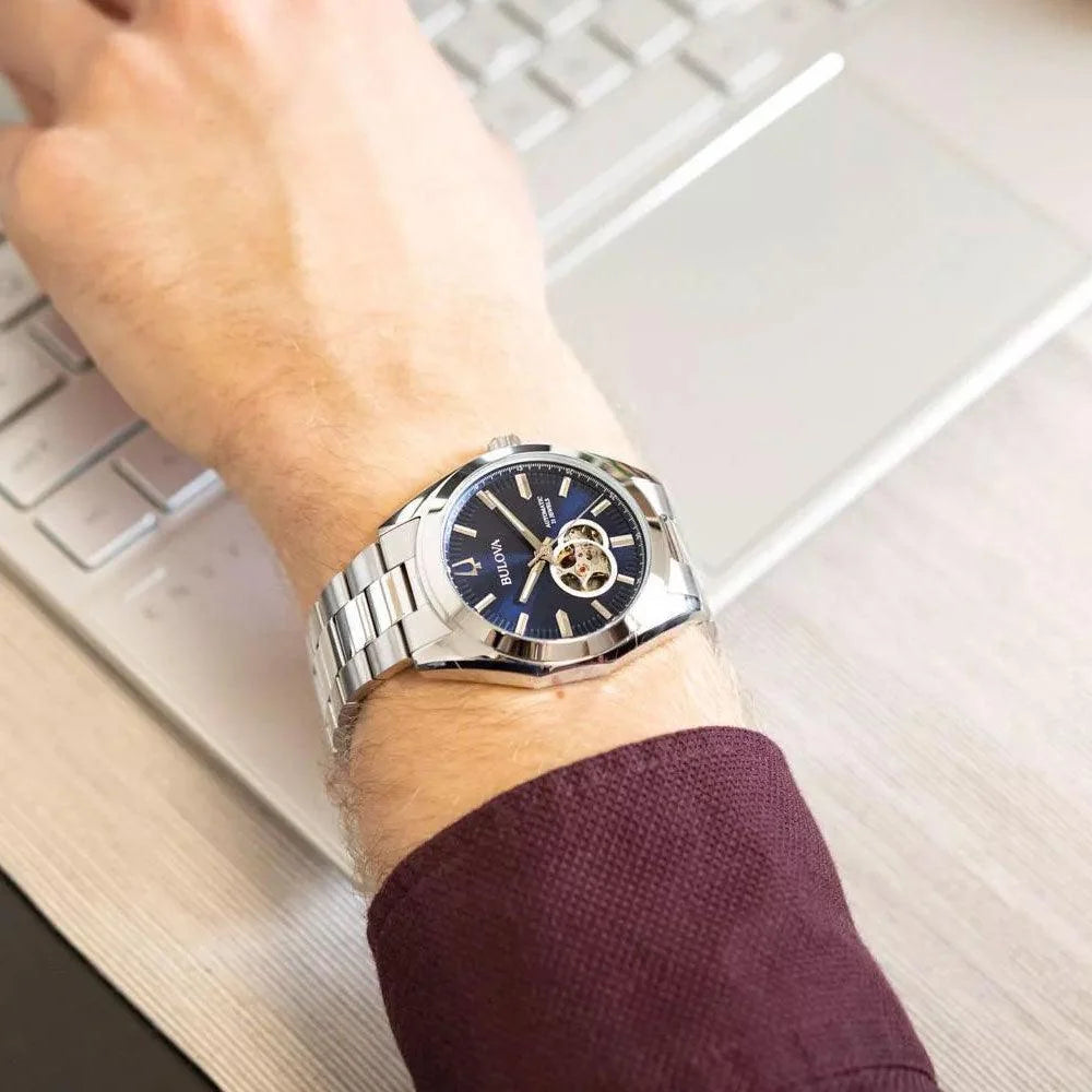 Bulova Surveyor Open Heart II 96A275 Para hombre