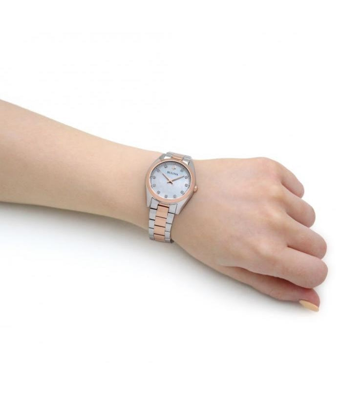 Bulova Surveyor con diamantes II 98P207 Madre perla