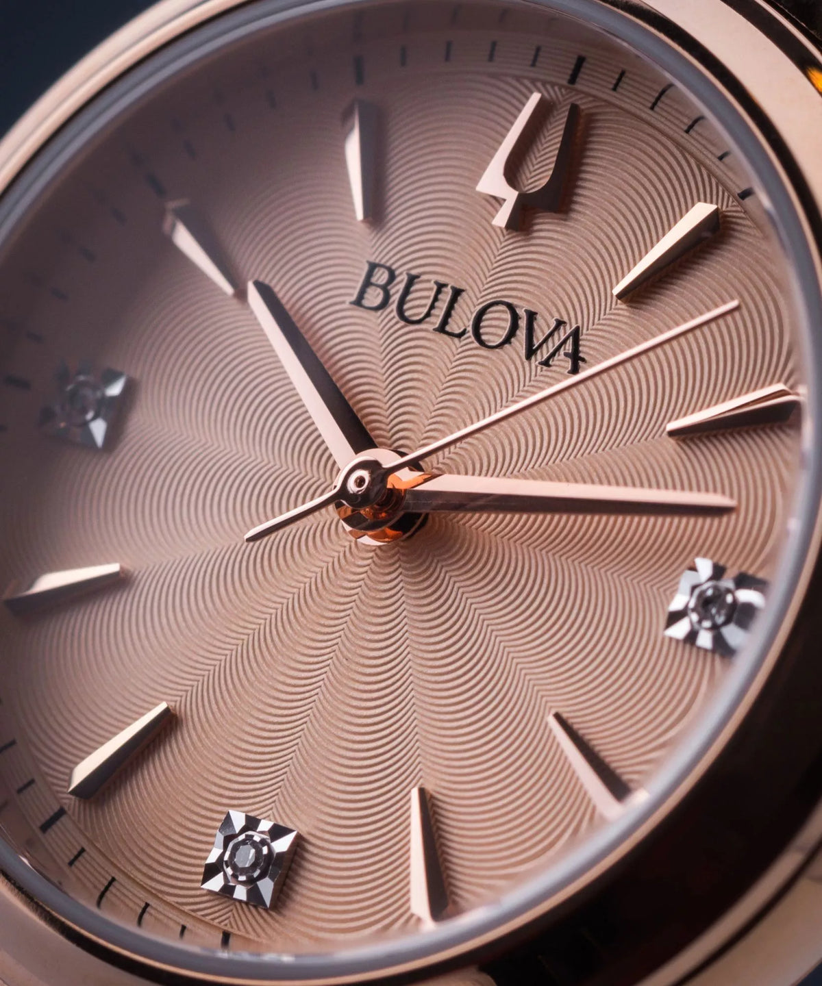 Bulova 97P151 II Sutton con diamantes para dama en tono rose gold
